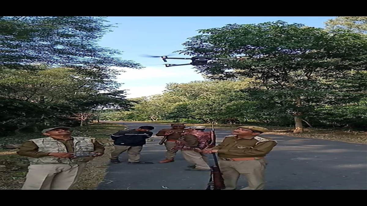 Bijnor News: ट्रैप कैमरे लगे तो बाघिन ने बदल दिया रास्ता ड्रोन से भी