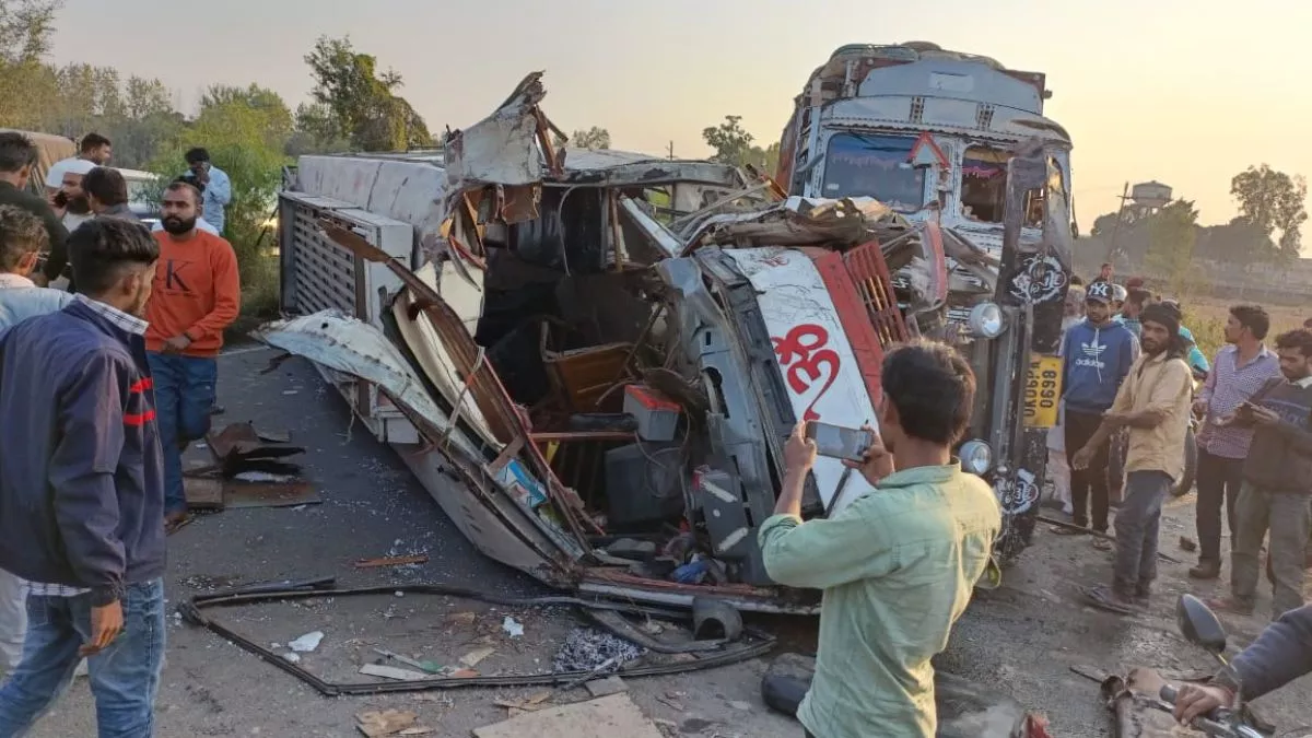 Sitarganj School Bus Accident पांच टीमें करेंगी हादसे की जांच, शिक्षा