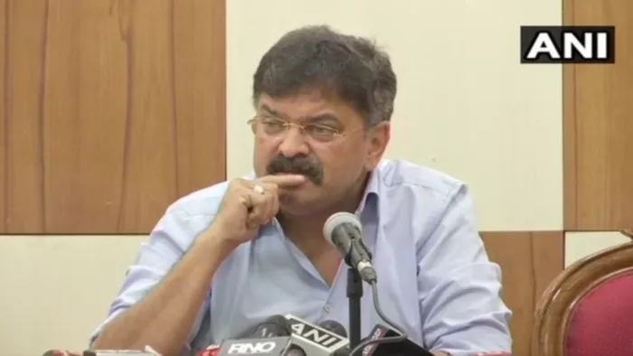 एनसीपी नेता जितेंद्र आव्हाड का कहना है कि पुलिस मेरे खिलाफ पिछले 72 घंटे में दो झूठे केस दर्ज किए