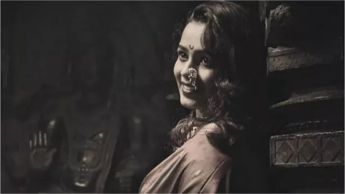 Marathi actress Kalyani Kurle Jadhav died in road accident cement mixer collided.