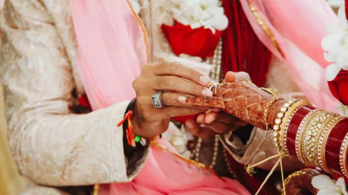 Numerology: भाग्यांक 5 और 6 वाले लोग प्यार के मामले में में होते हैं ऐसे