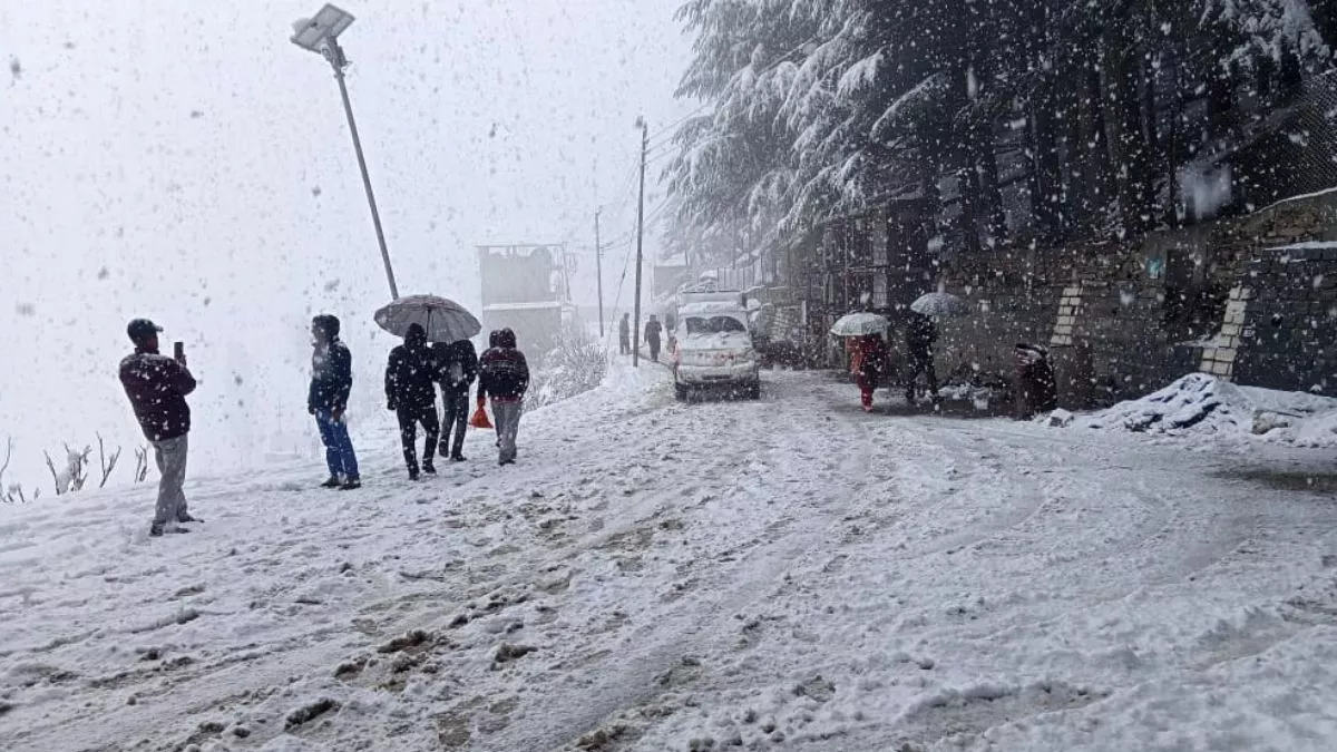 Himachal Snowfall: बर्फ से ढके लाहुल व मनाली के पर्यटन स्‍थल, तस्‍वीरों में देखिए जन्‍नत से नजारे, सड़कें बंद