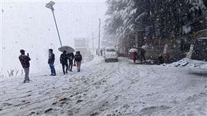 हिमाचल प्रदेश के जिला चंबा में पांगी में हो रहा हिमपात।