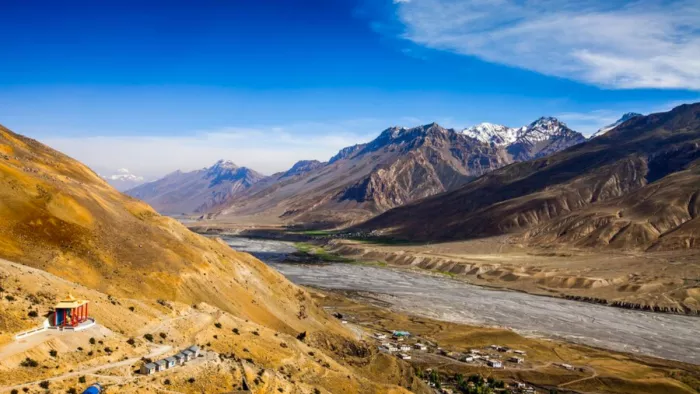 Spiti Valley: खूबसूरत नजारों के साथ स्नोफॉल देखने के लिए स्पीति वैली का बनाएं प्लान