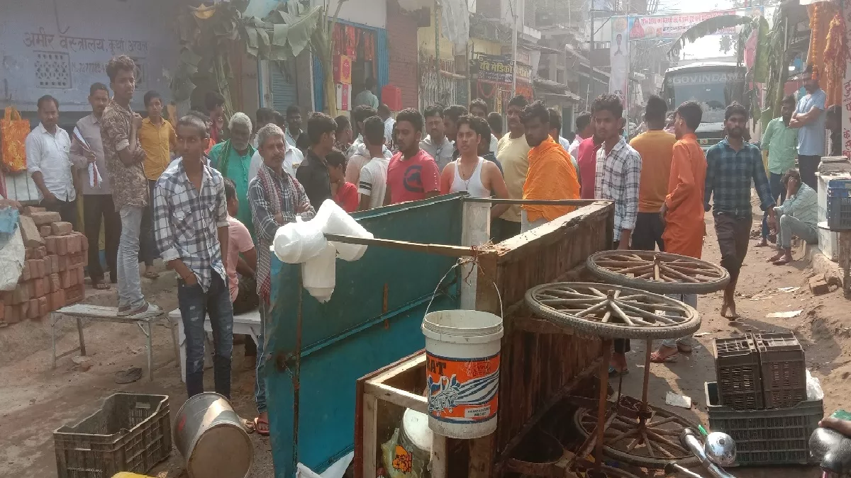 Bihar News: अरवल में सहकारिता मंत्री के काफिले ने ठेले को मारी टक्कर, लोगों ने जमकर काटा बवाल