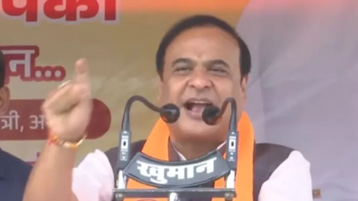 महादेव बेटिंग एप घोटाले को लेकर हिमंता बिस्वा सरमा ने भूपेश बघेल पर तंज कस।(फोटो सोर्स: सोशल मीडिया)