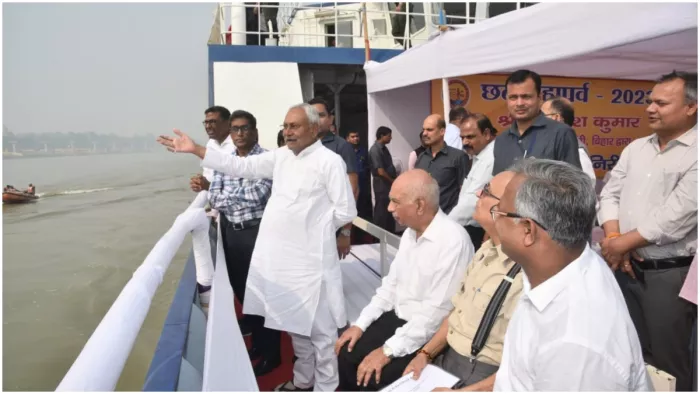 मुख्यमंत्री नीतीश कुमार ने किया छठ घाटों का निरीक्षण