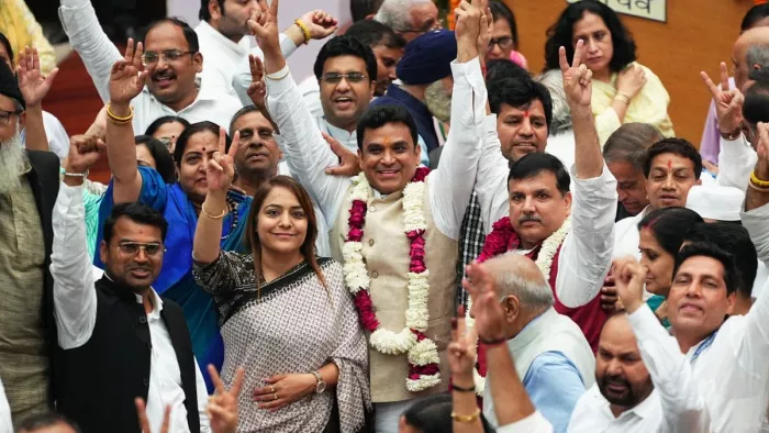 AAP के महेश कुमार खींची बने नए मेयर।
