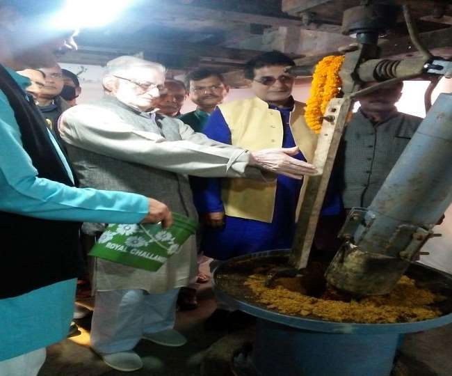 https://www.jagranimages.com/images/newimg/14122020/14_12_2020-khadigram_udyog_21165415.jpg