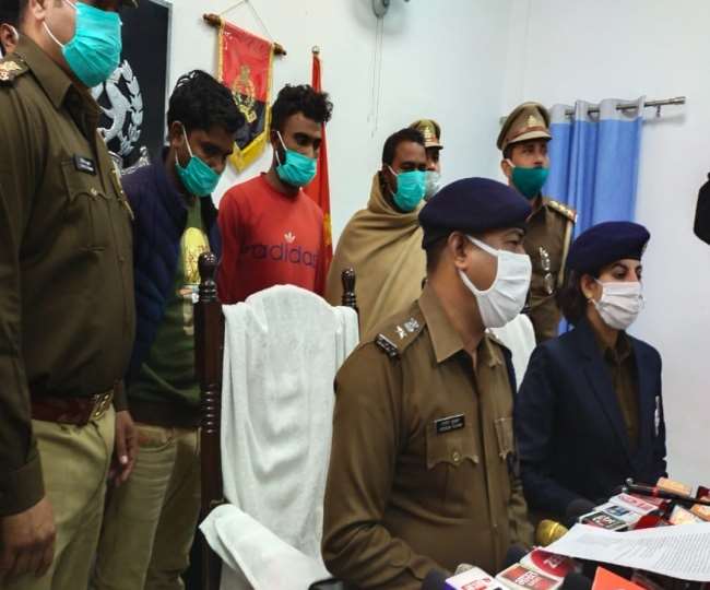 सहारनपुर पुलिस ने डोडा के साथ तीन आरोपितों को गिरफ्तार किया है।