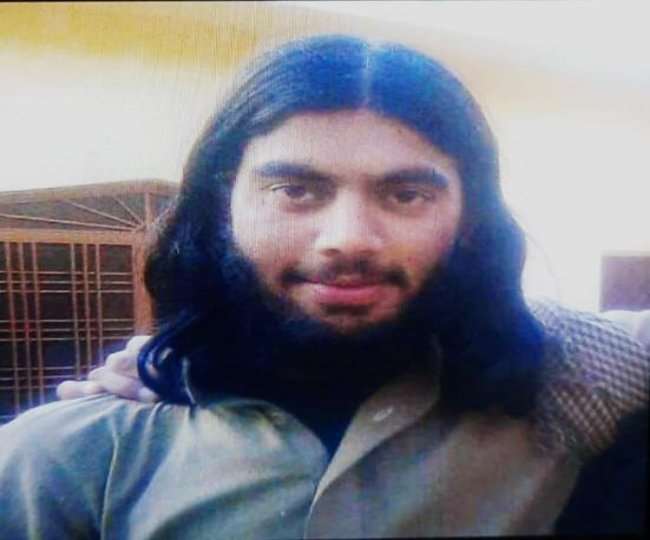 पाकिस्तानी आतंकी अबू जरारा के शव के पास से एके 47 राइफल, चार मैगजीन बरामद हुई है।