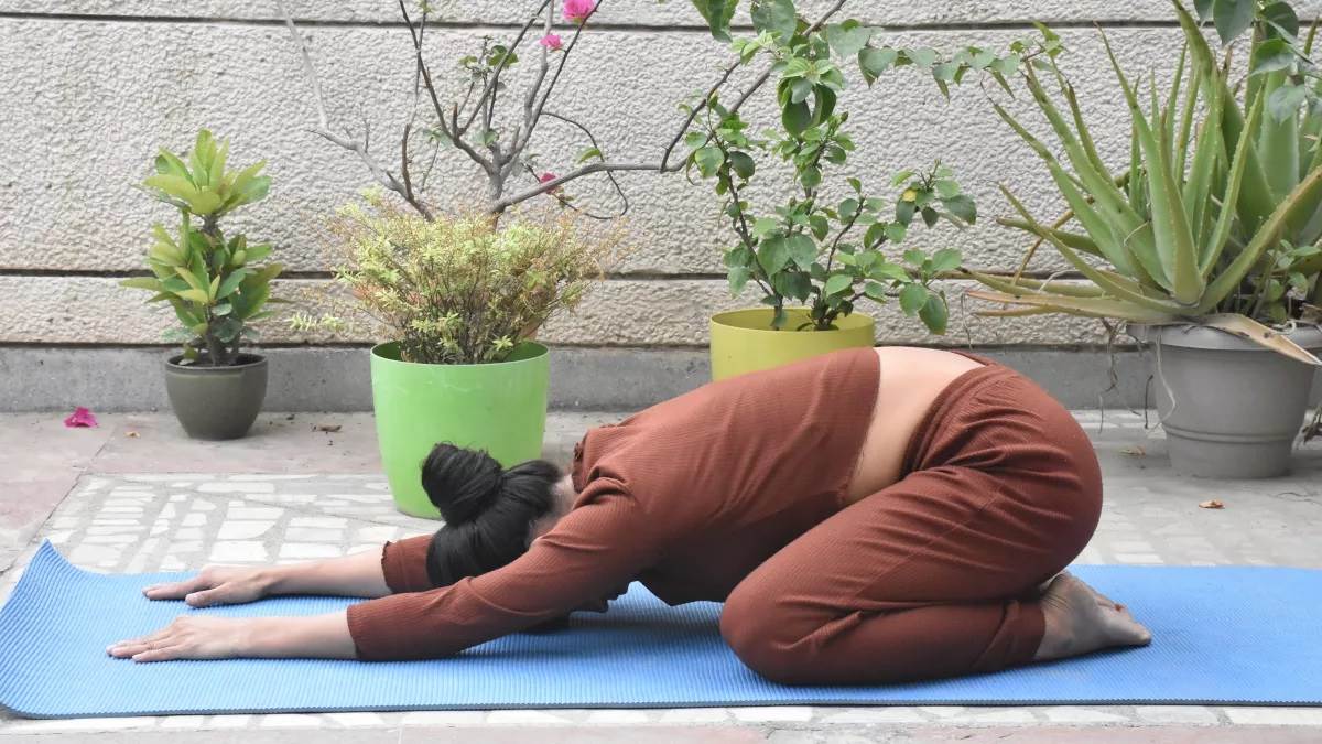 https://www.jagranimages.com/images/newimg/14122022/14_12_2022-balasana_23258142.jpg