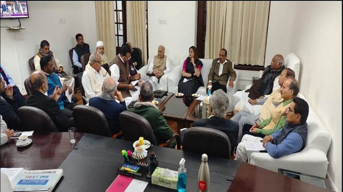 India China Clash: तवांग मामले पर संसद में हंगामा, 17 विपक्षी दलों ने  राज्यसभा से किया वॉकआउट - India China Faceoff opposition leaders meet in  Congress President Mallikarjun Kharge chambers