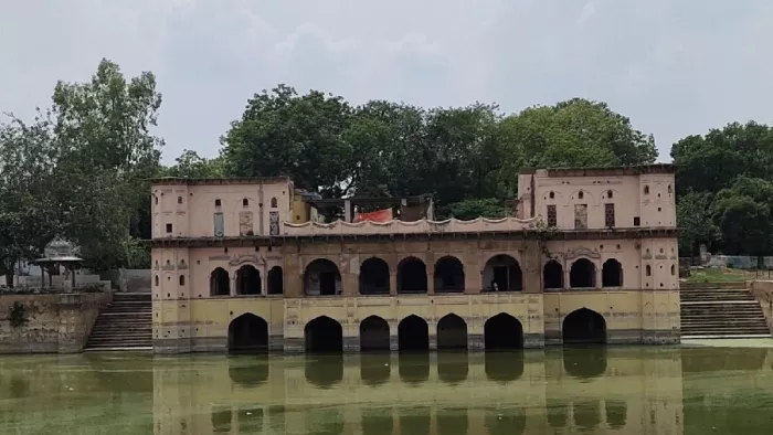 बरसाना के जलमहल को 30 करोड़ की लागत से संवारेगी सरकार, राधारानी मंदिर है श्रद्धालुओं की आस्था का केंद्र