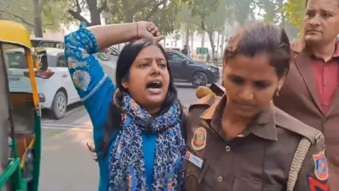 नीलम की मां ने कहा वह केवल रोजगार की मांग कर रही थी।