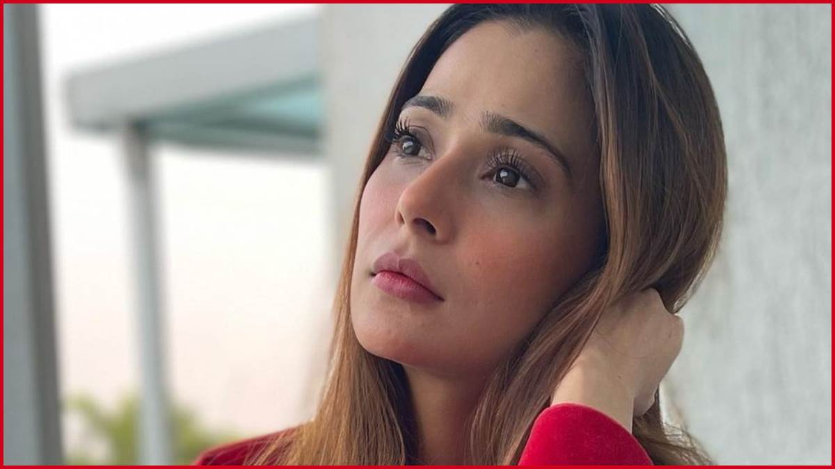 https://www.jagranimages.com/images/newimg/14122023/14_12_2023-sara_khan_breakup_with_boyfriend_shantanu_raje_23604490.jpg