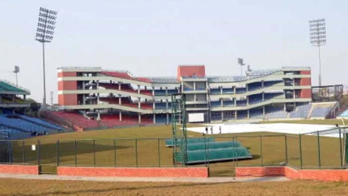 DDCA चुनाव में दिल्ली भर में अवैध होर्डिंग्स की लगी भरमार।