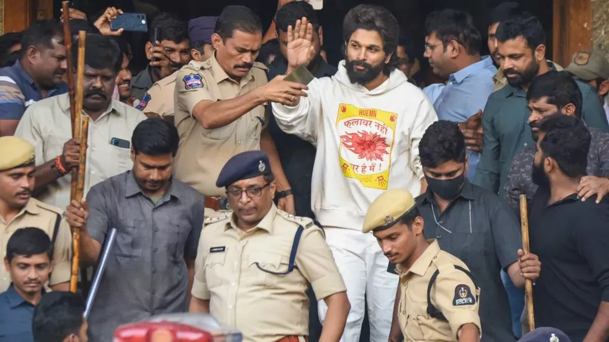 Allu Arjun: जेल से रिहा हुए अल्लू अर्जुन, पिता के साथ पिछले गेट से निकले घर; कैद में बिताई पूरी रात