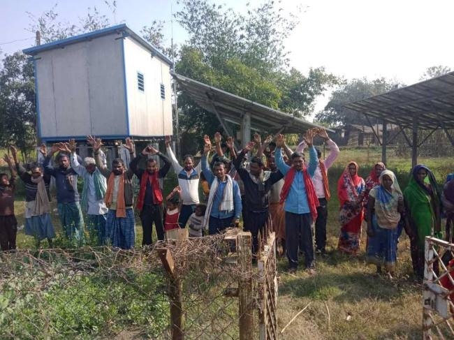 बिजली आपूर्ति बाधित होने से नाराज ग्रामीणों ने किया विरोध प्रदर्शन