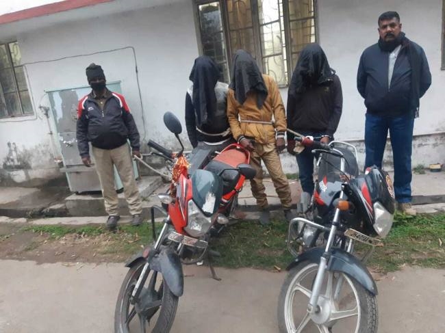 तीन गिरफ्तार, चोरी की दो बाइक बरामद