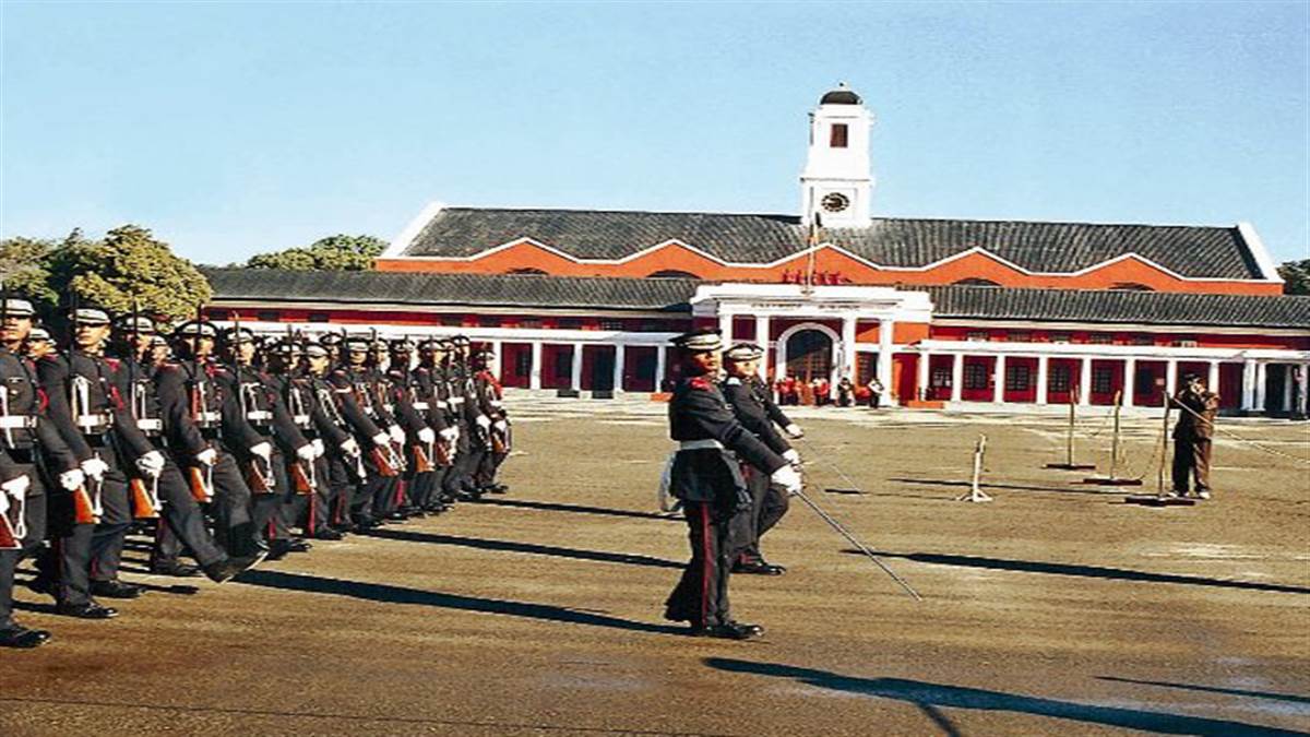 अंग्रेजों ने भारतीय सैन्‍य अकादमी (अकादमी) की स्‍थापना एक अक्‍टूबर 1932 में की थी।