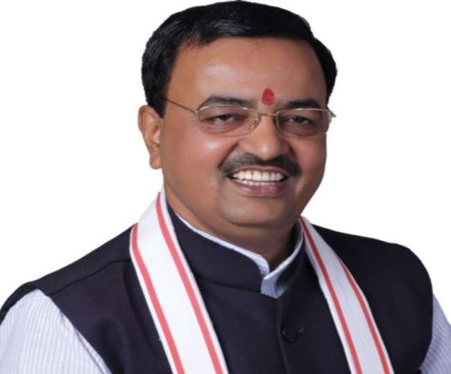 केशव प्रसाद मौर्य ने 1992 तथा 1993 में कारसेवकों की मदद की तो राजनीतिक गलियारे में उनकी पहचान बनती रही।