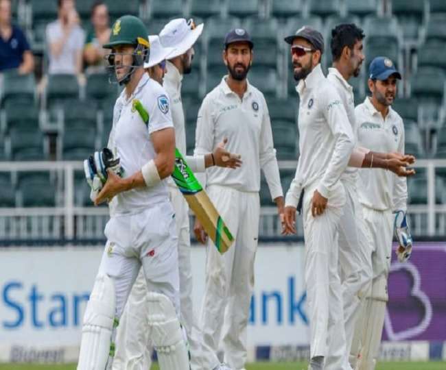 भारतीय टेस्ट कप्तान कोहली के साथ टीम के अन्य खिलाड़ी (एपी फोटो)