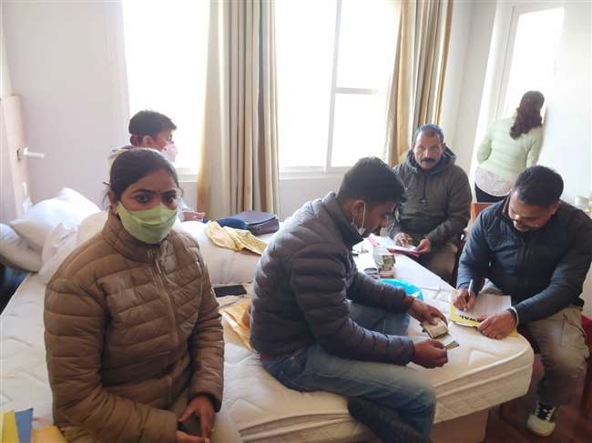 हिमाचल प्रदेश विजिलेंस की टीम ने गगल में एक निजी होटल में दबिश दी। जागरण