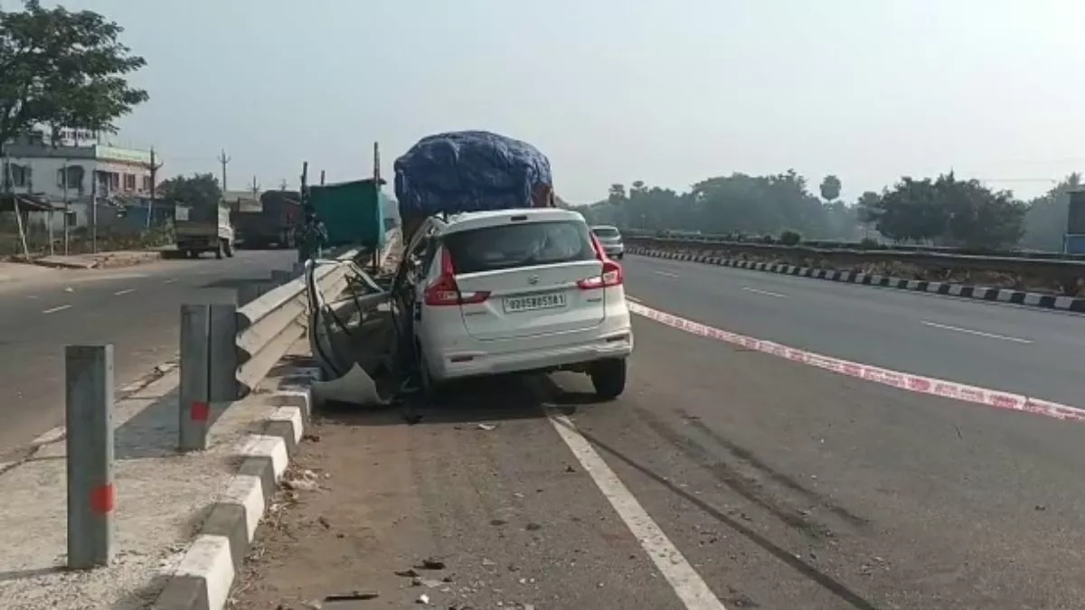 Angul Accident: ओडिशा में घने कोहरे का कहर, NH-16 पर खड़े ट्रक में घुसी कार; दो युवकों की मौत, पांच घायल