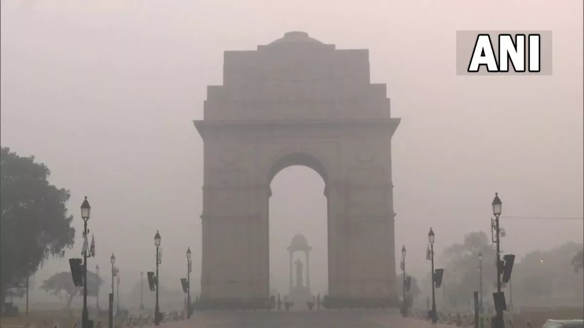 Delhi-NCR Cold Wave: दिल्ली-NCR में ठंडी हवाओं से बढ़ी ठिठुरन, अभी और गिरेगा तापमान