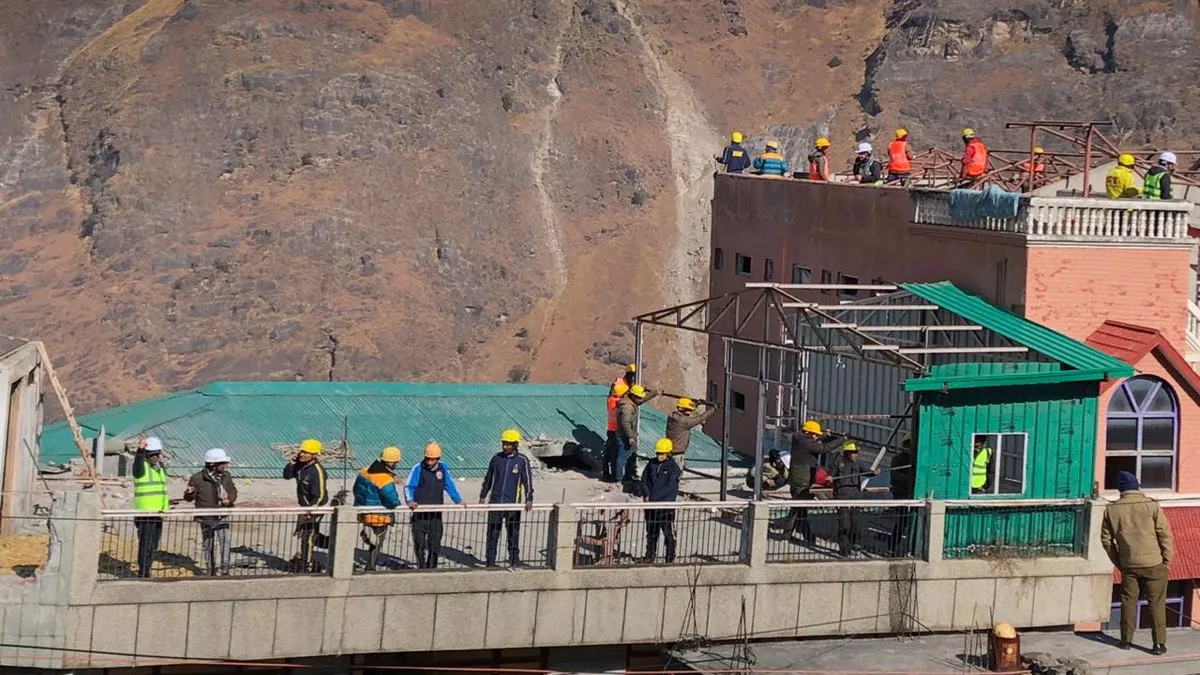 Joshimath Sinking: होटलों को डिस्मेंटल करने का काम जारी