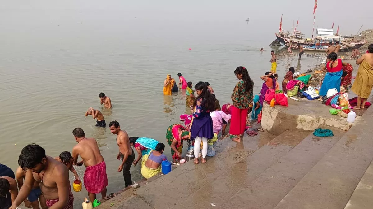 Makar Sankranti Festival : मकर संक्रान्ति पर्व पर लाखों श्रद्धालुओं ने लगाई गंगा में आस्था की डुबकी- Makar Sankranti Festival: Lakhs of devotees take a dip of faith in the Ganges on Makar Sankranti festival