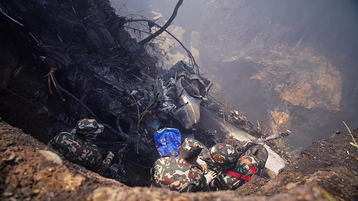 Nepal Aircraft Crash: नेपाल के पोखरा अंतरराष्ट्रीय हवाई अड्डे पर यात्री विमान दुर्घटनाग्रस्त (फोटो एएफपी)
