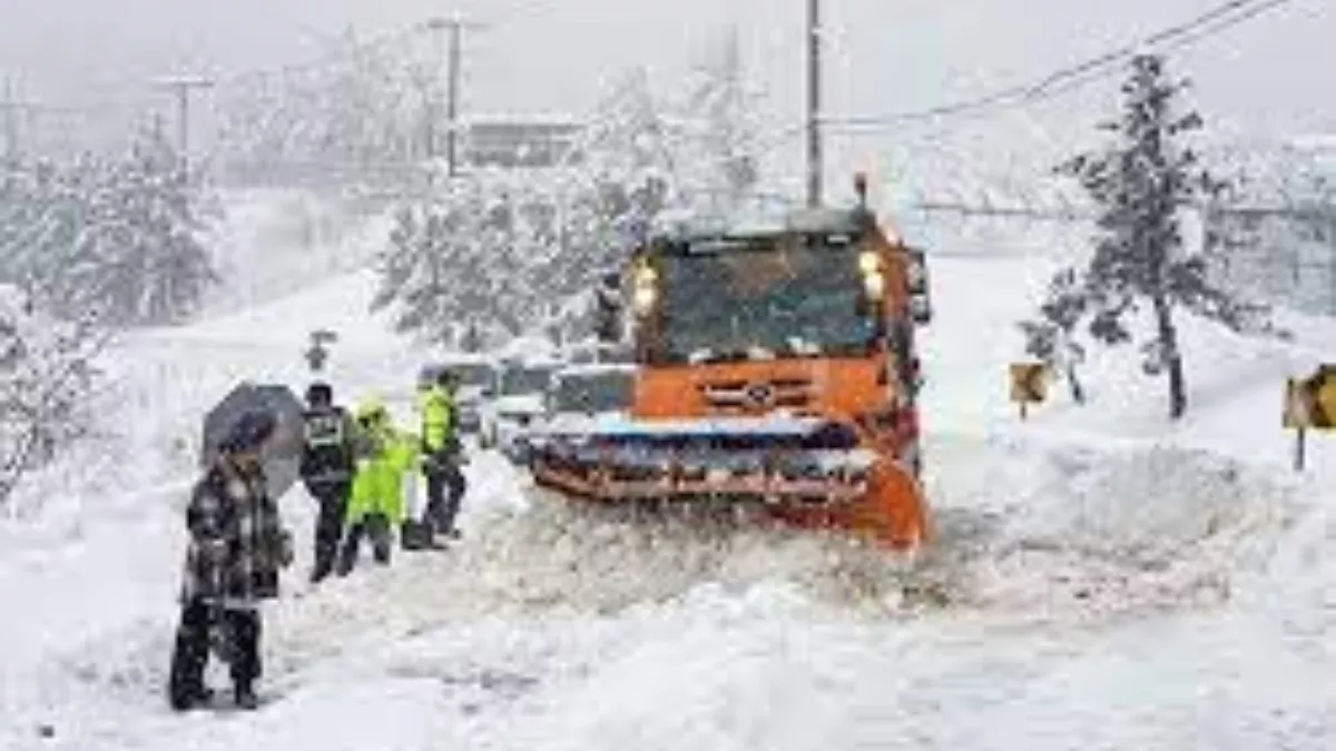 दक्षिण कोरिया में भारी बर्फबारी के बीच 100 से अधिक यातायात दुर्घटनाएं