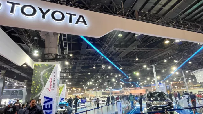 Toyota ने ऑटो एक्सपो में दिखाया इंटरनेशल कार
