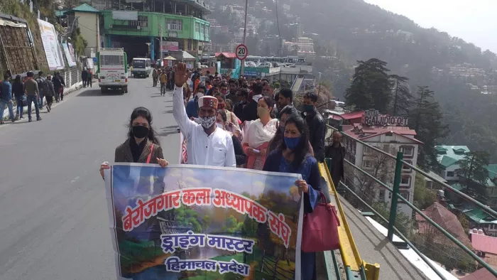 स्कूल व कॉलेज में गेस्ट शिक्षकों की नियुक्ति का विरोध तेज हो गया है (प्रतीकात्मक चित्र)
