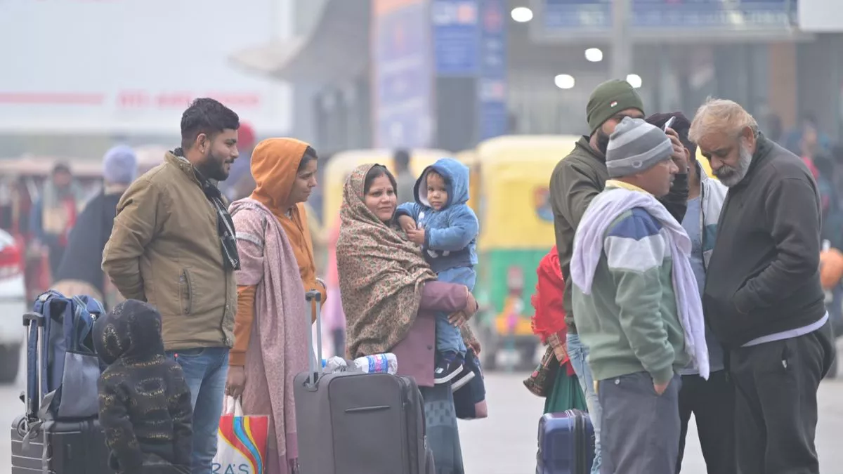 Delhi Weekly Weather: दिल्ली में सीजन का सबसे कम तापमान 3.3 डिग्री सेल्सियस दर्ज, जानिए पूरे हफ्ते कैसा रहेगा मौसम?