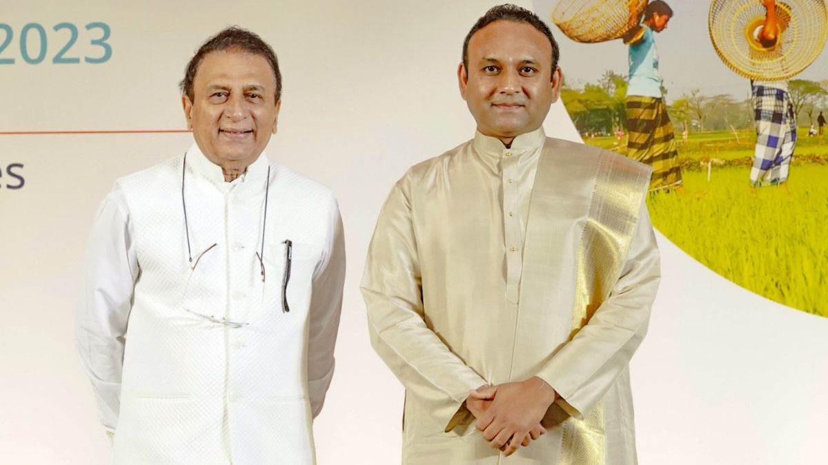 https://www.jagranimages.com/images/newimg/15012024/15_01_2024-gavaskar_and_sadguru_23630202_222139620.jpg