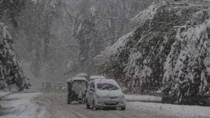 जम्मू के लोगों इस सीजन की सबसे ठंडी रात गुजारी है।