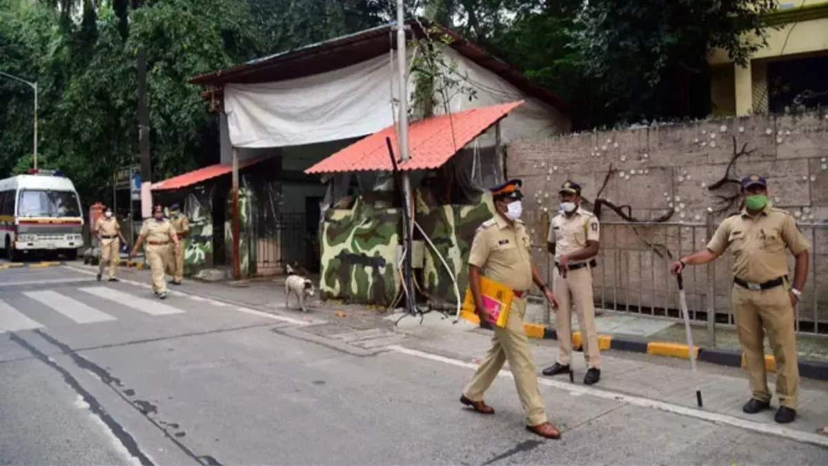 Mumbai: पुलिस कंट्रोल रूम में आया संदिग्ध कॉल, मातोश्री के पास तोड़फोड़ के लिए किया अलर्ट; बढ़ाई गई सुरक्षा