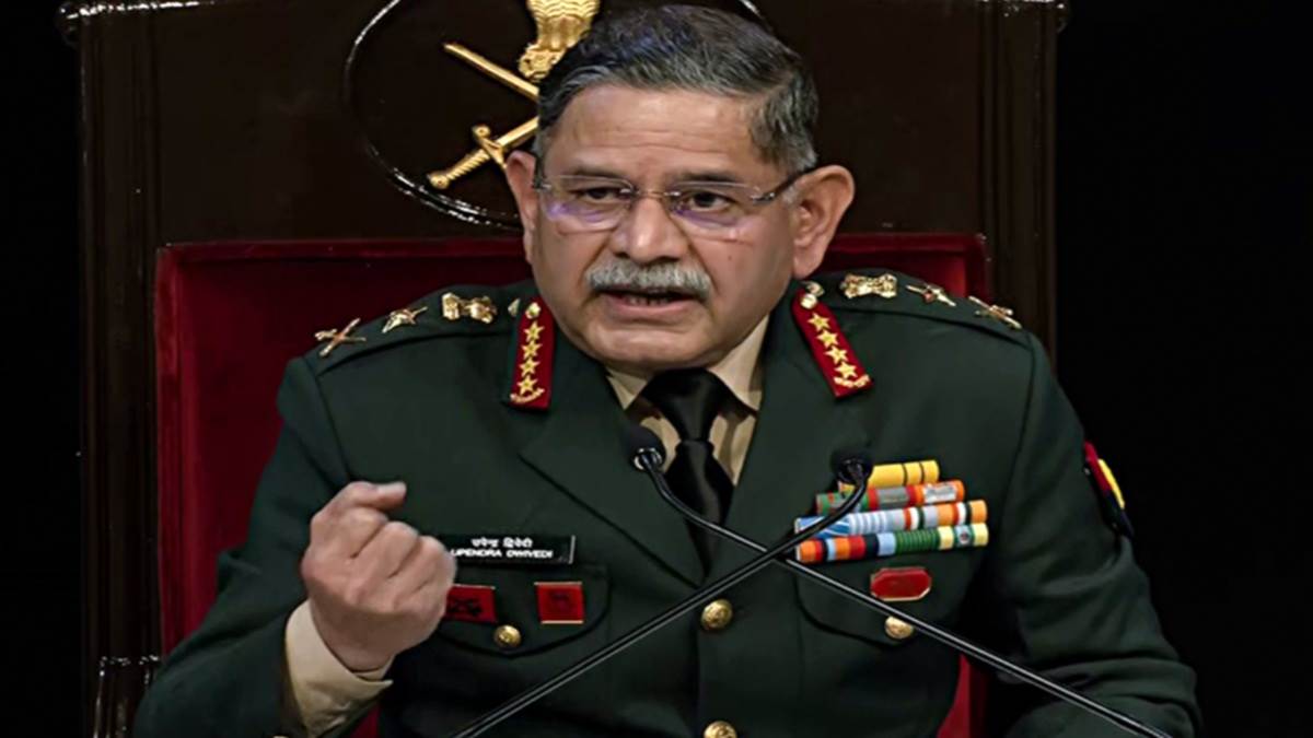 https://www.jagranimages.com/images/newimg/15012025/15_01_2025-armychief_23867123.jpg