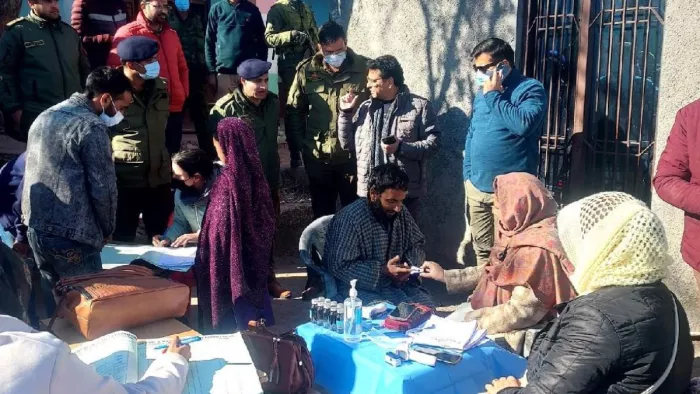 राजौरी में रहस्यमयी बीमारी से अब तक 14 लोगों की मौत हो गई है।