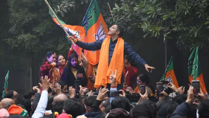 नई दिल्ली सीट से बीजेपी प्रत्याशी प्रवेश वर्मा ने रोड शो किया। फोटो- जागरण