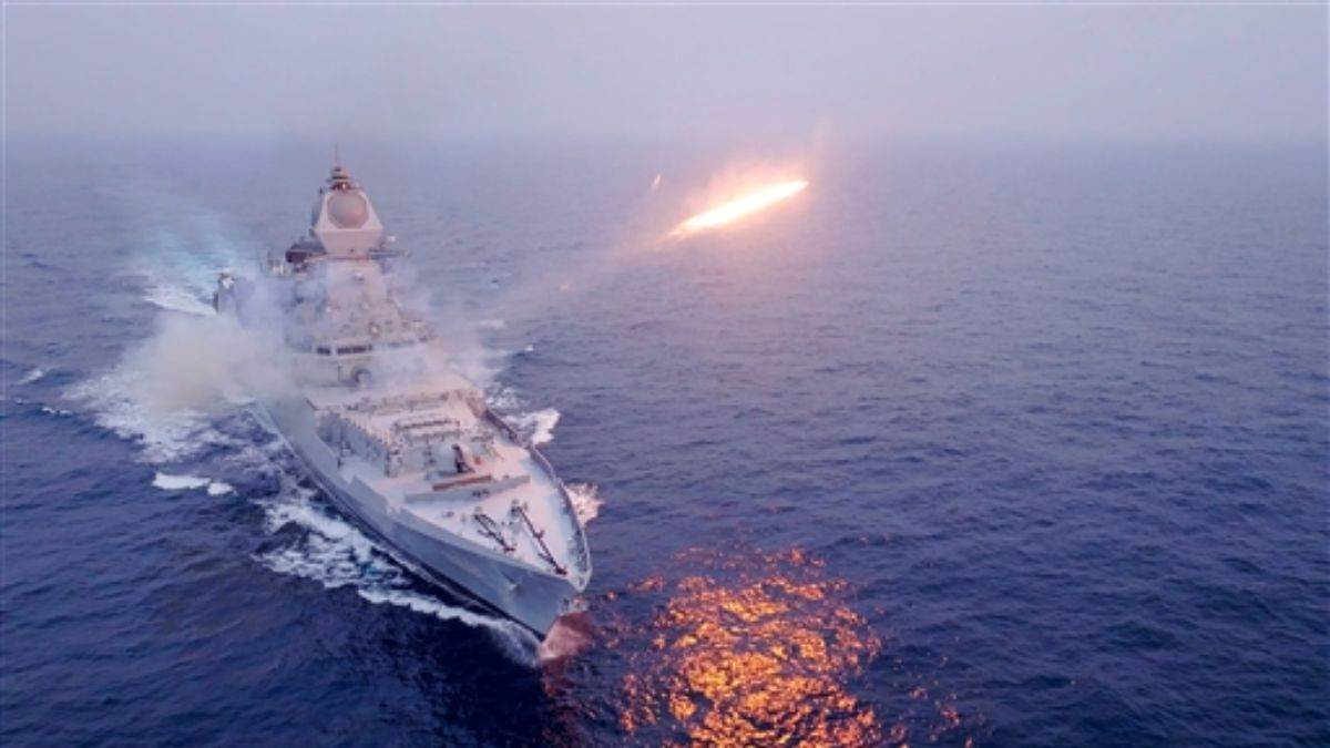 https://www.jagranimages.com/images/newimg/15012025/15_01_2025-pm_modi_indian_navy_23866982.jpg