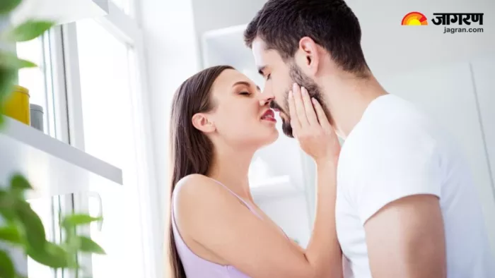 Psychology Of Kissing: किस करते हुए क्यों बंद हो जाती हैं आंखें? (Image Source: Freepik)