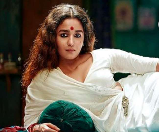 ऐसी ड्रेस पहन बहन के साथ एयरपोर्ट में पहुंचीं आलिया भट्ट, लोगों ने कहा- 'क्या ये सब्जी मार्केट के लिए जा रही हैं'