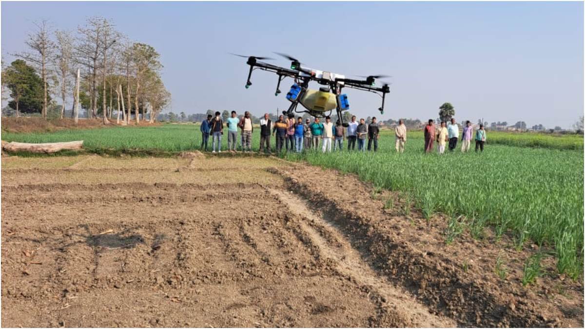 https://www.jagranimages.com/images/newimg/15022023/15_02_2023-drone_sprinled_nano_urea_nawada_bihar_23330278.jpg