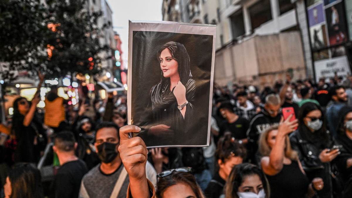 https://www.jagranimages.com/images/newimg/15022023/15_02_2023-protest_in_iran_23329905_10011399.jpg