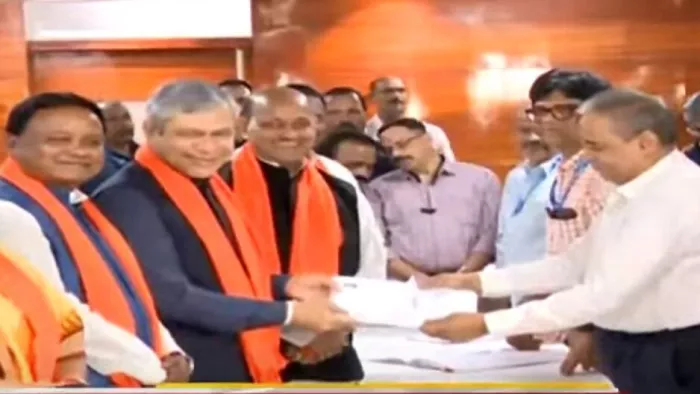 रेल मंत्री अश्विनी वैष्णव ने राज्यसभा के लिए किया नामांकन।