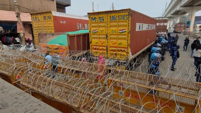 टीकरी बॉर्डर पर आवाजाही में लोगों को मिली ढील